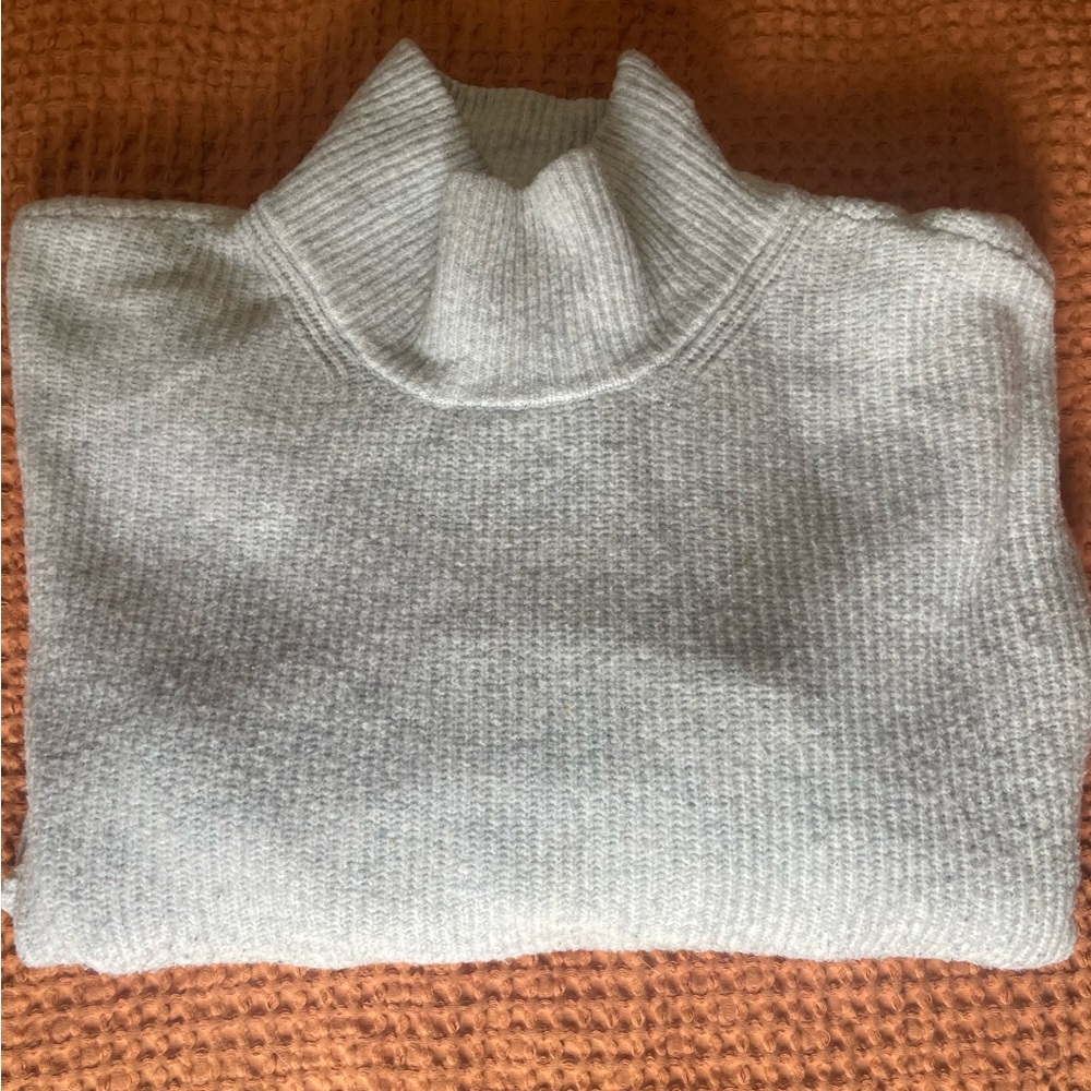 Abercrombie & Fitch Grey Sweater